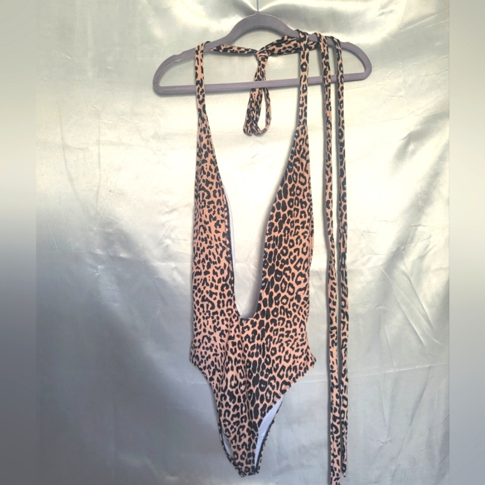 Sexy deep v cut leopard bathing suit